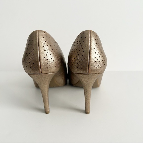 Metaphor Gold Heels | Size 8 - Picture 6 of 7